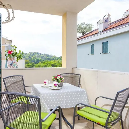 Merry Center & Makarská