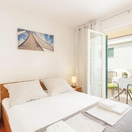 Merry Center & Apartment Makarska