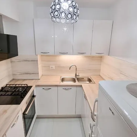 Merry Center & Apartment Makarska