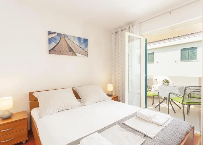 Merry Center & Apartment Makarska