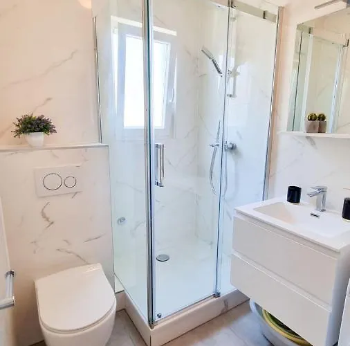 Merry Center & Apartmán