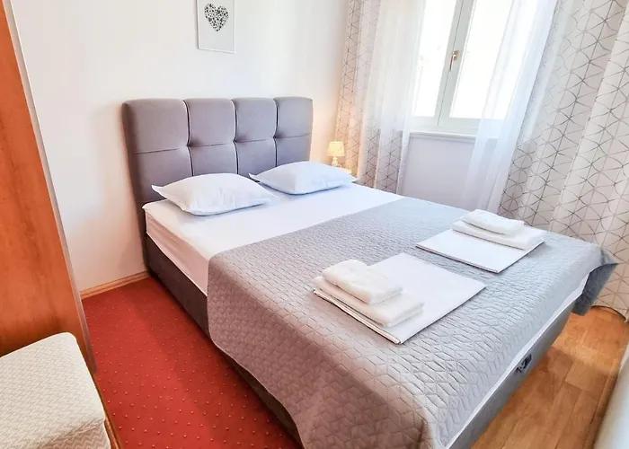 Merry Center & * Makarská